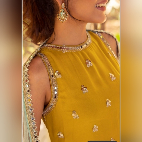 Designer Sharara suit - Picture 2 of 3